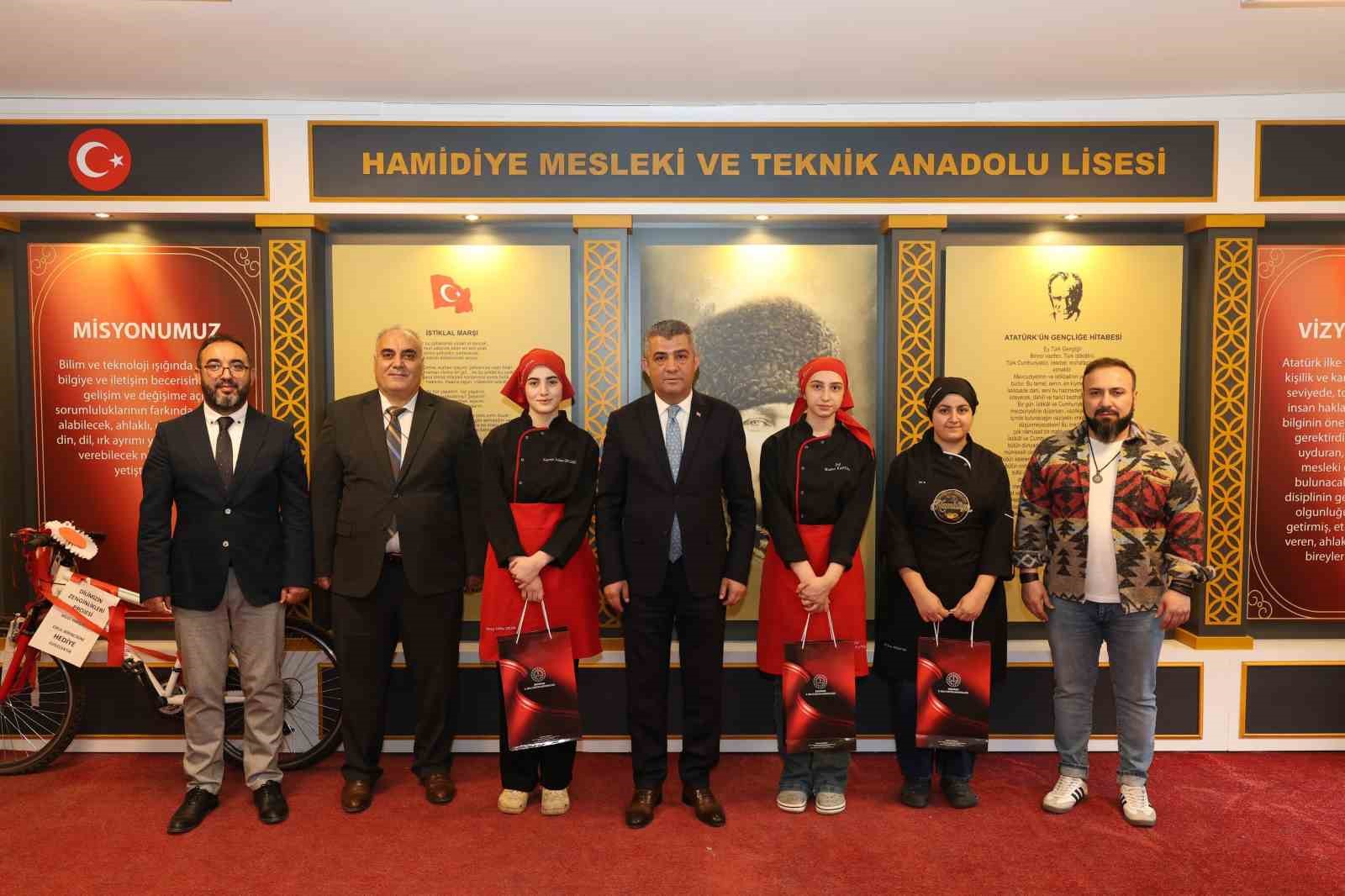 Geleceğin şeflerinden büyük başarı
