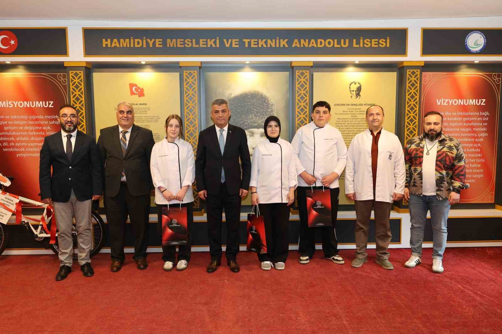 Geleceğin şeflerinden büyük başarı
