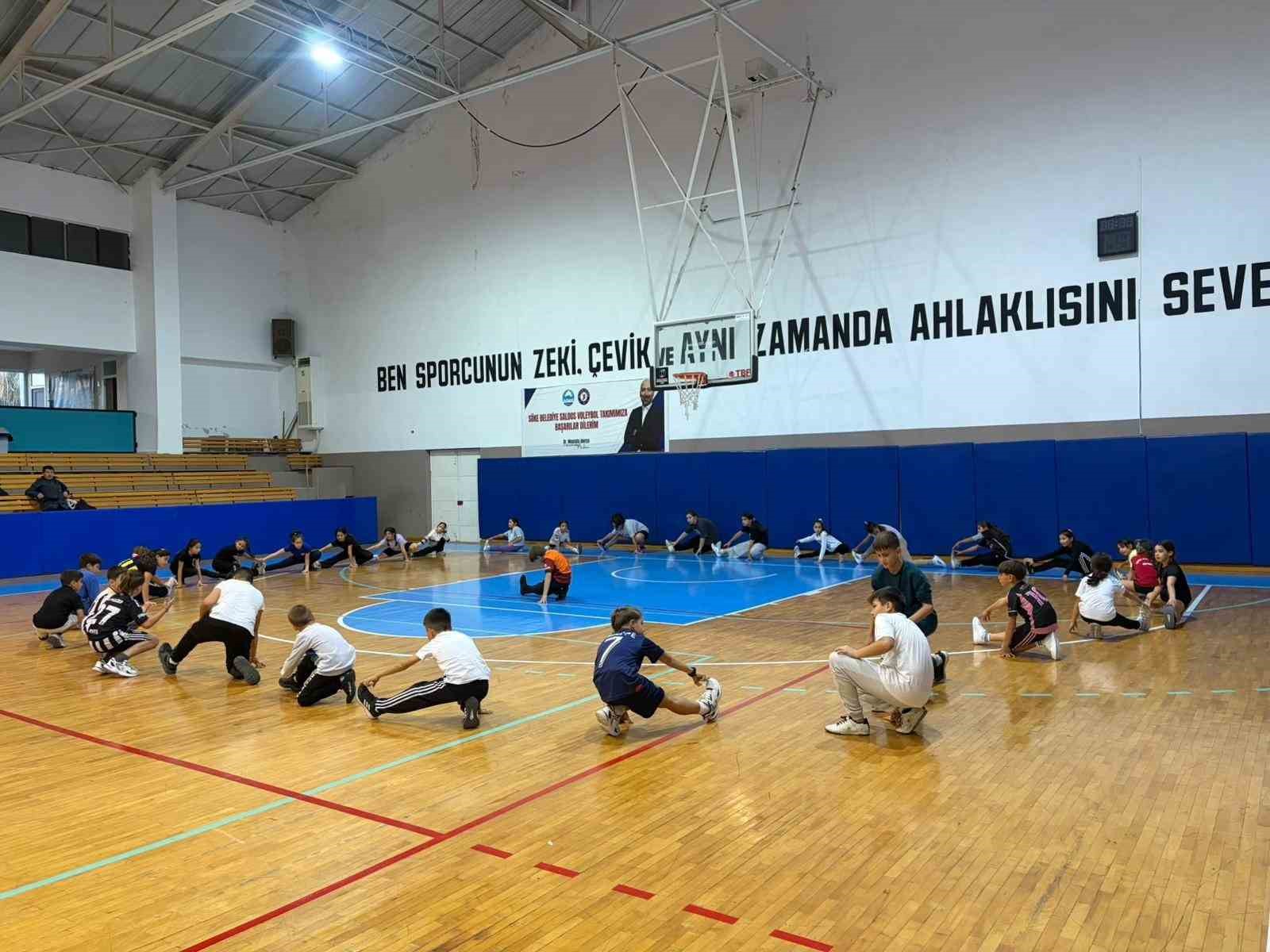 Geleceğin sporcuları için antrenmanlar devam ediyor
