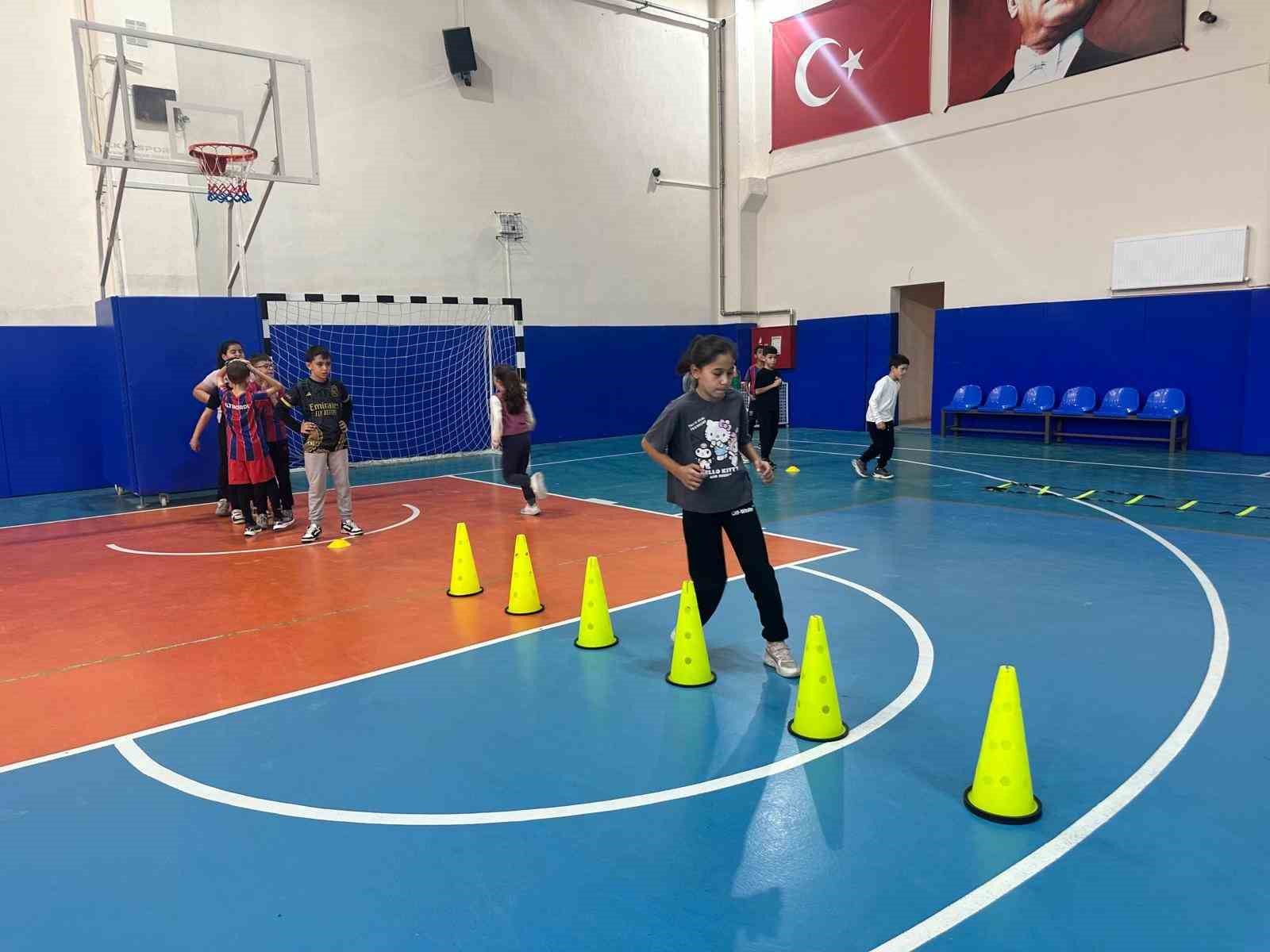 Geleceğin sporcuları için antrenmanlar devam ediyor
