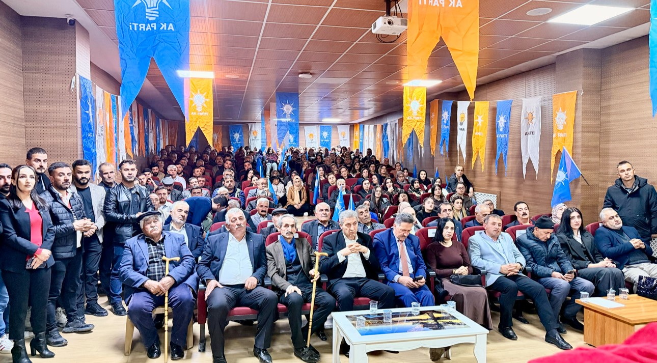 Gelecek Partisi’nden istifa eden 35 kişi AK Parti’ye katıldı
