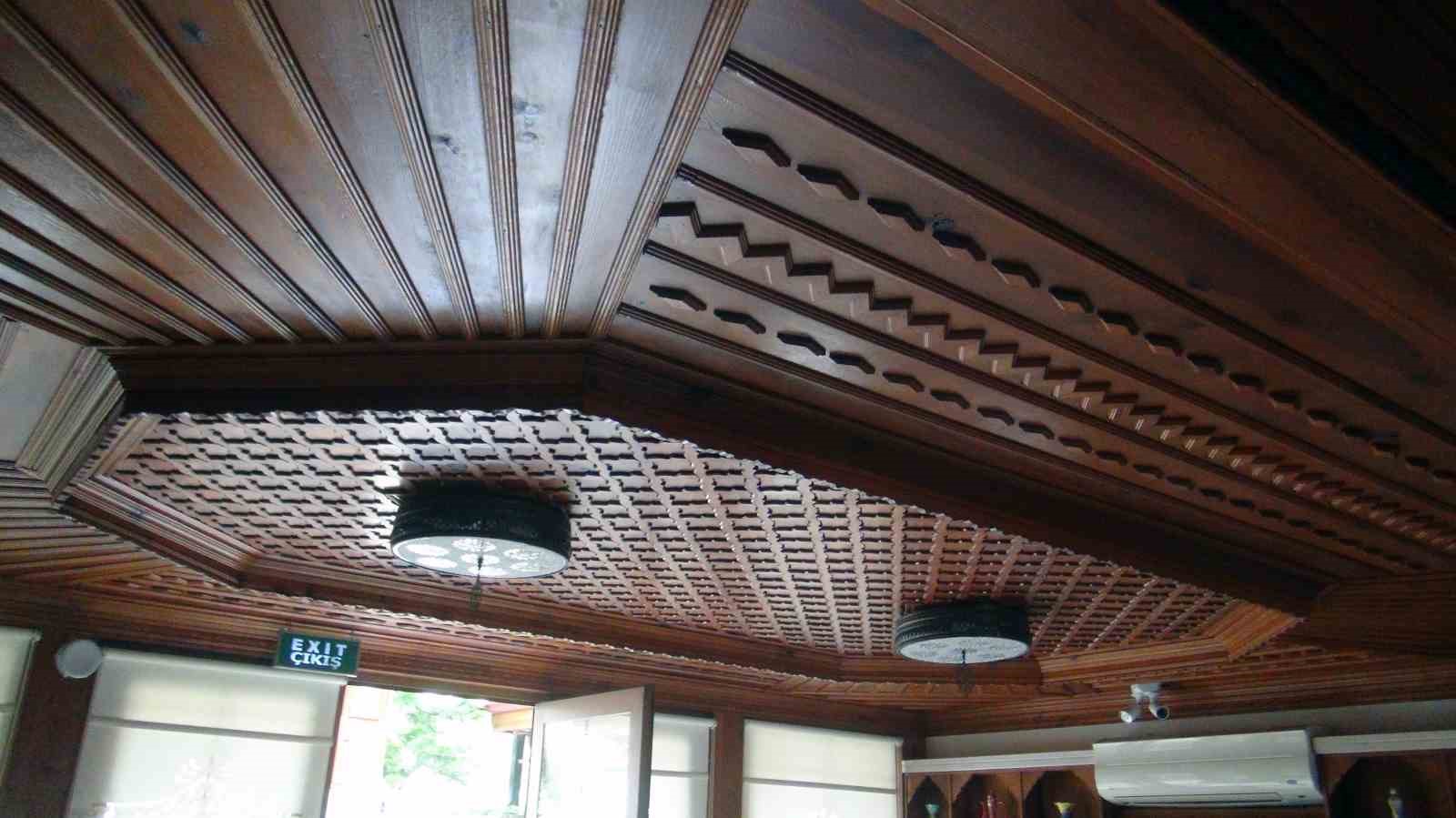 Geleneksel Akyaka mimarisi ile yapılan konaklama tesisleri kapanmaktan kurtuldu
