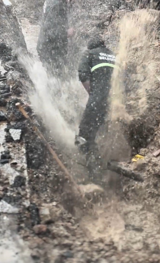 Gelibolu Belediyesinin çalışmasında güvenlik önlemi alınmadı, işçinin hayatı hiçe sayıldı
