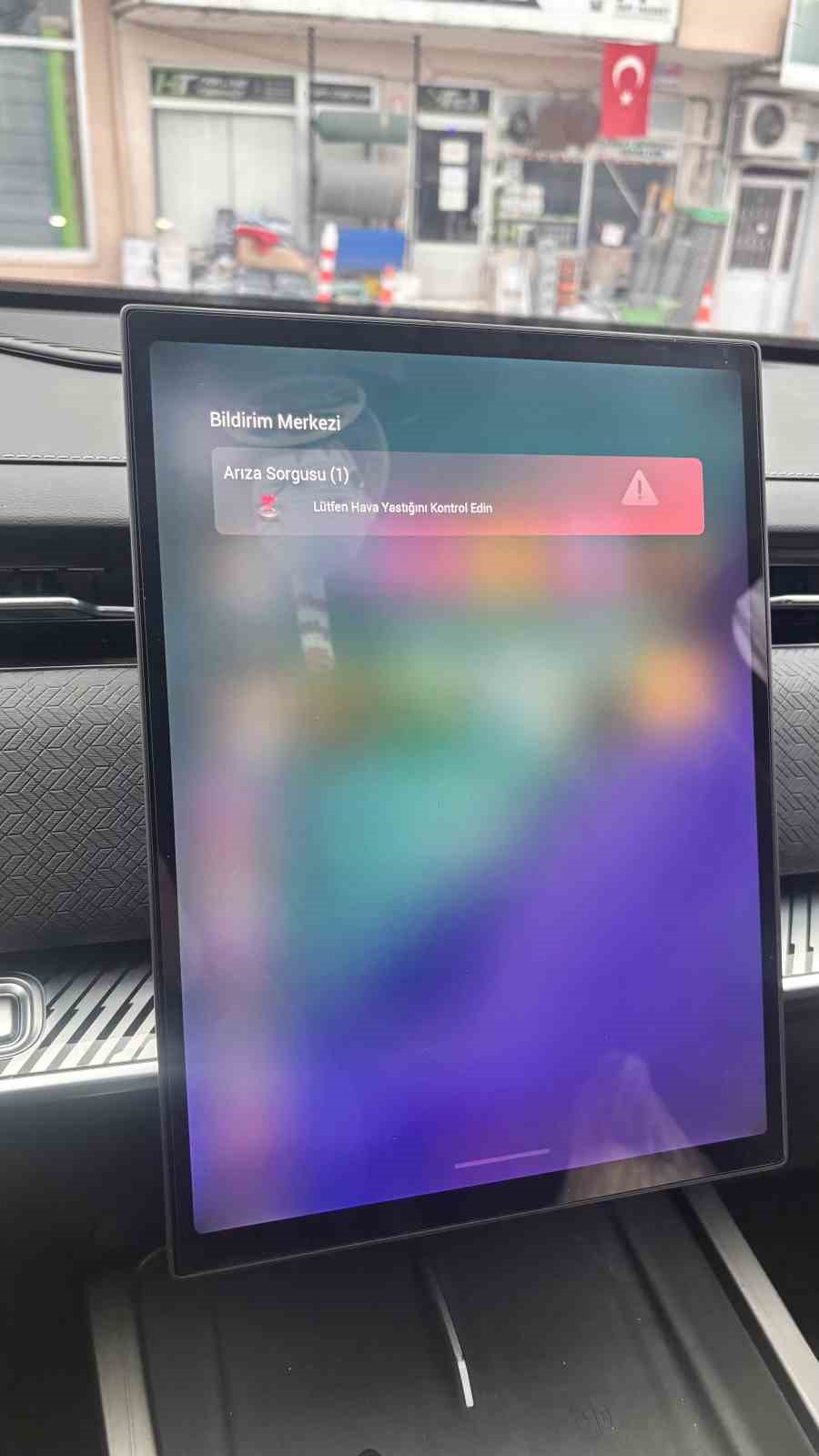 Gelin arabası hayaliyle aldığı sıfır otomobil kabusu oldu
Gelin arabası hayaliyle aldığı sıfır otomobil kabusu oldu