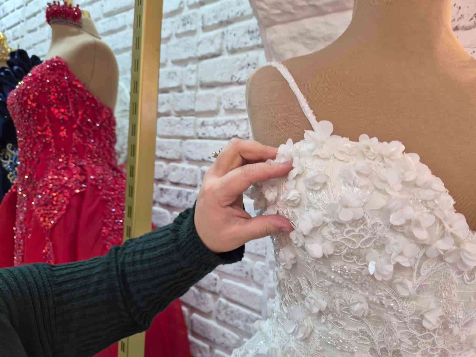 Gelinlikçiler yaz sezonunu bekliyor
