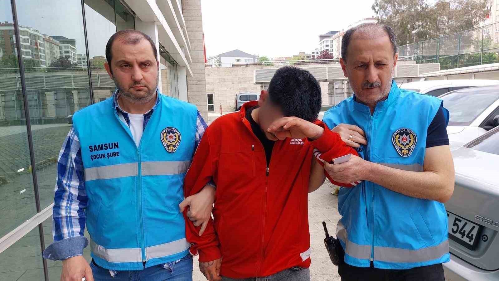 Gemiciyi öldüren 9 suç kaydı bulunan 17 yaşındaki sanığa 10 yıl hapis
Gemiciyi öldüren 9 suç kaydı bulunan 17 yaşındaki sanığa 10 yıl hapis