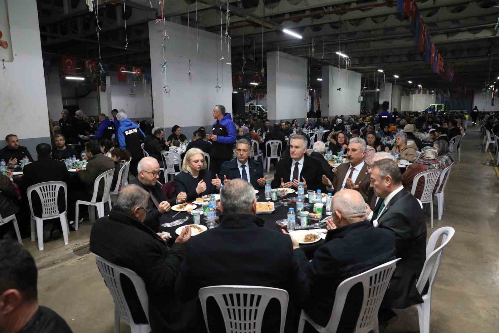 Gemlikliler dayanışma sofrasında buluştu
