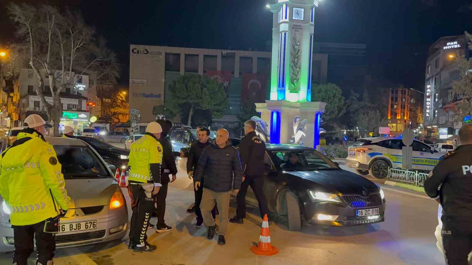 Gemlik’te protokol üyeleri yeni yıla sahada girdi
