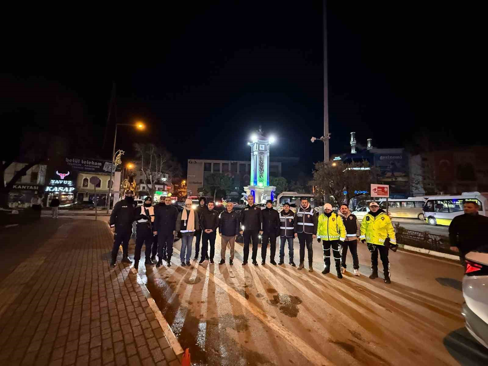 Gemlik’te protokol üyeleri yeni yıla sahada girdi

