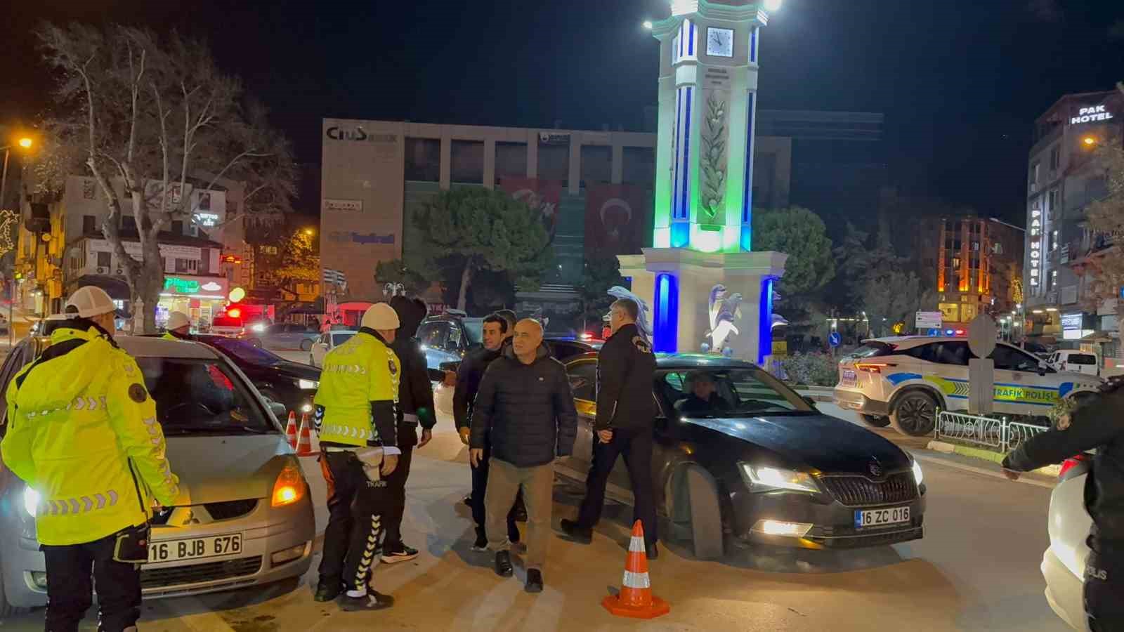 Gemlik’te protokol üyeleri yeni yıla sahada girdi
