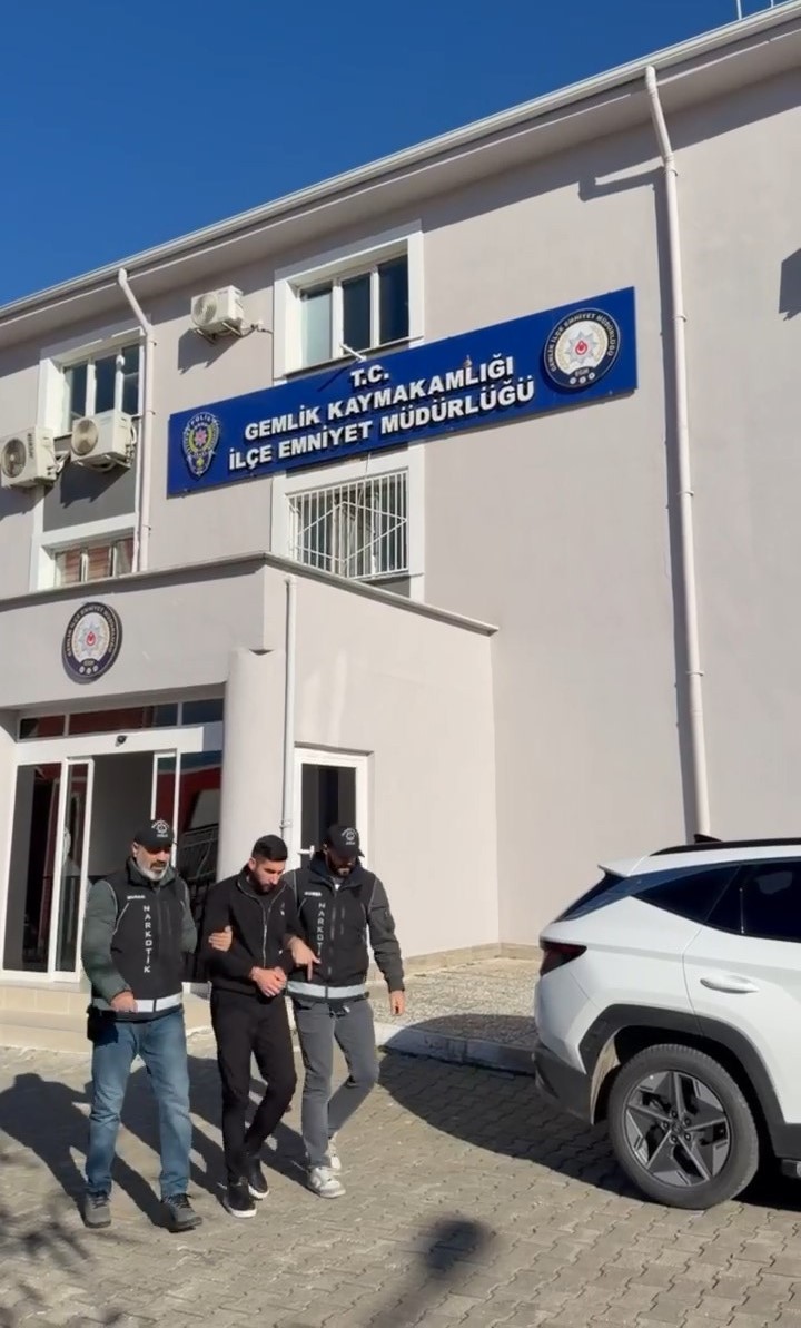 Gemlik’te uyuşturucu tacirlerine operasyon
