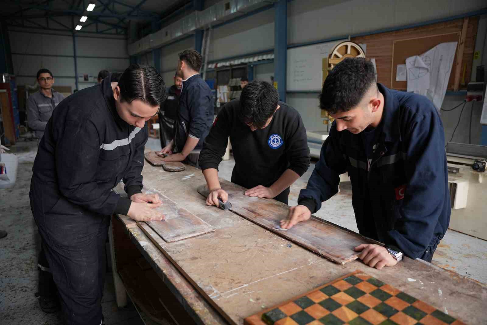 Genç denizcilerin mesleki eğitimine destek
