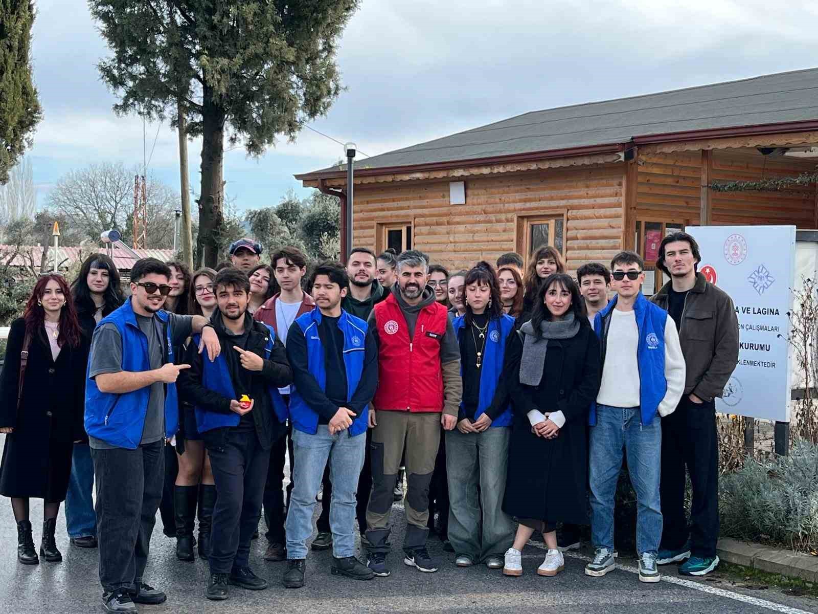 Genç eller geçmişin izlerini seramik ile şekillendirdi
Genç eller geçmişin izlerini seramik ile şekillendirdi