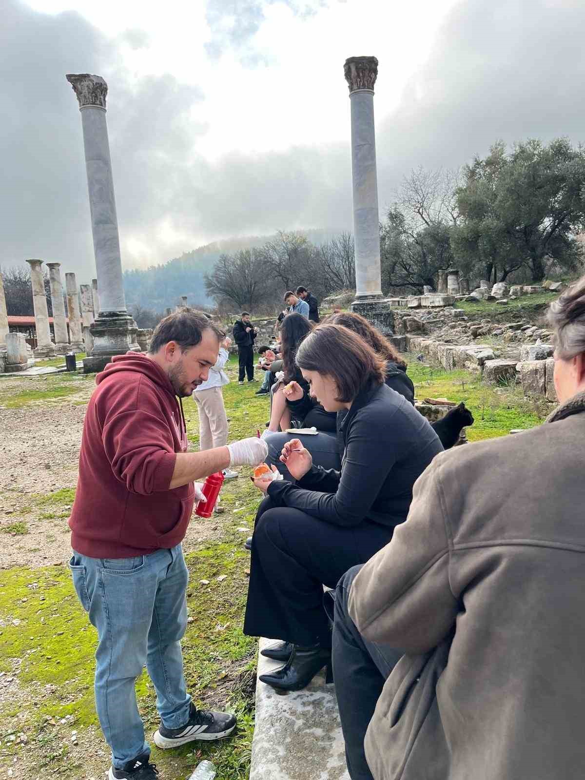 Genç eller geçmişin izlerini seramik ile şekillendirdi
Genç eller geçmişin izlerini seramik ile şekillendirdi