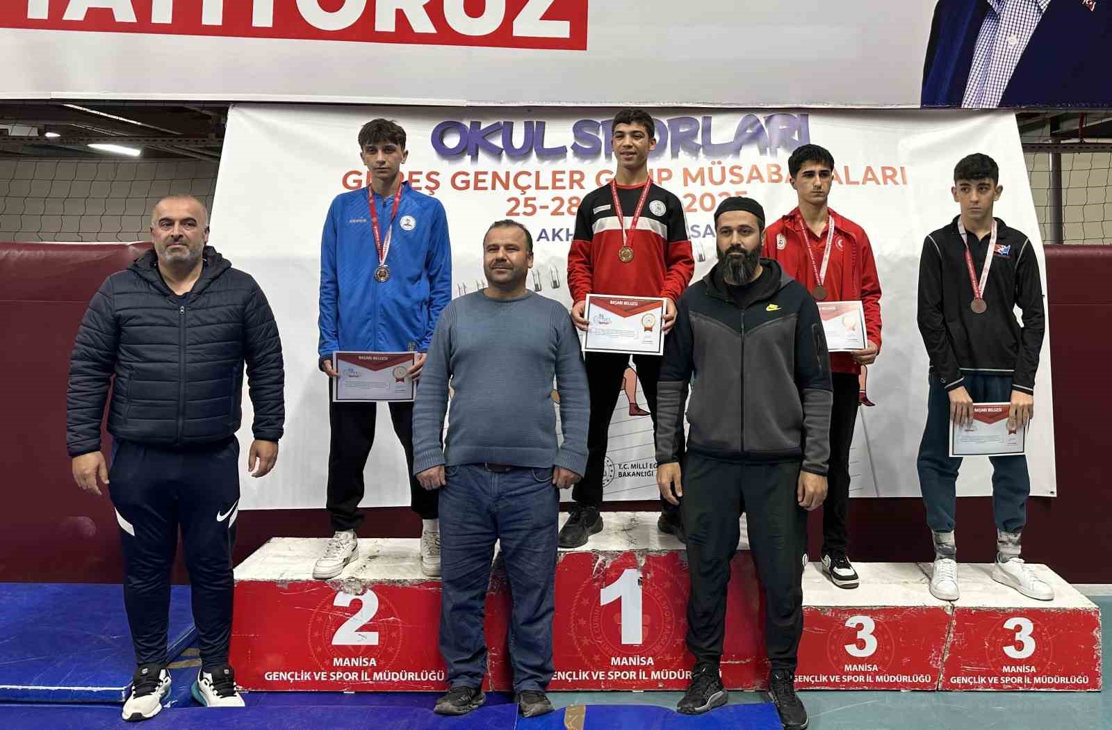 Genç güreşçiler Manisa’da mindere çıktı
