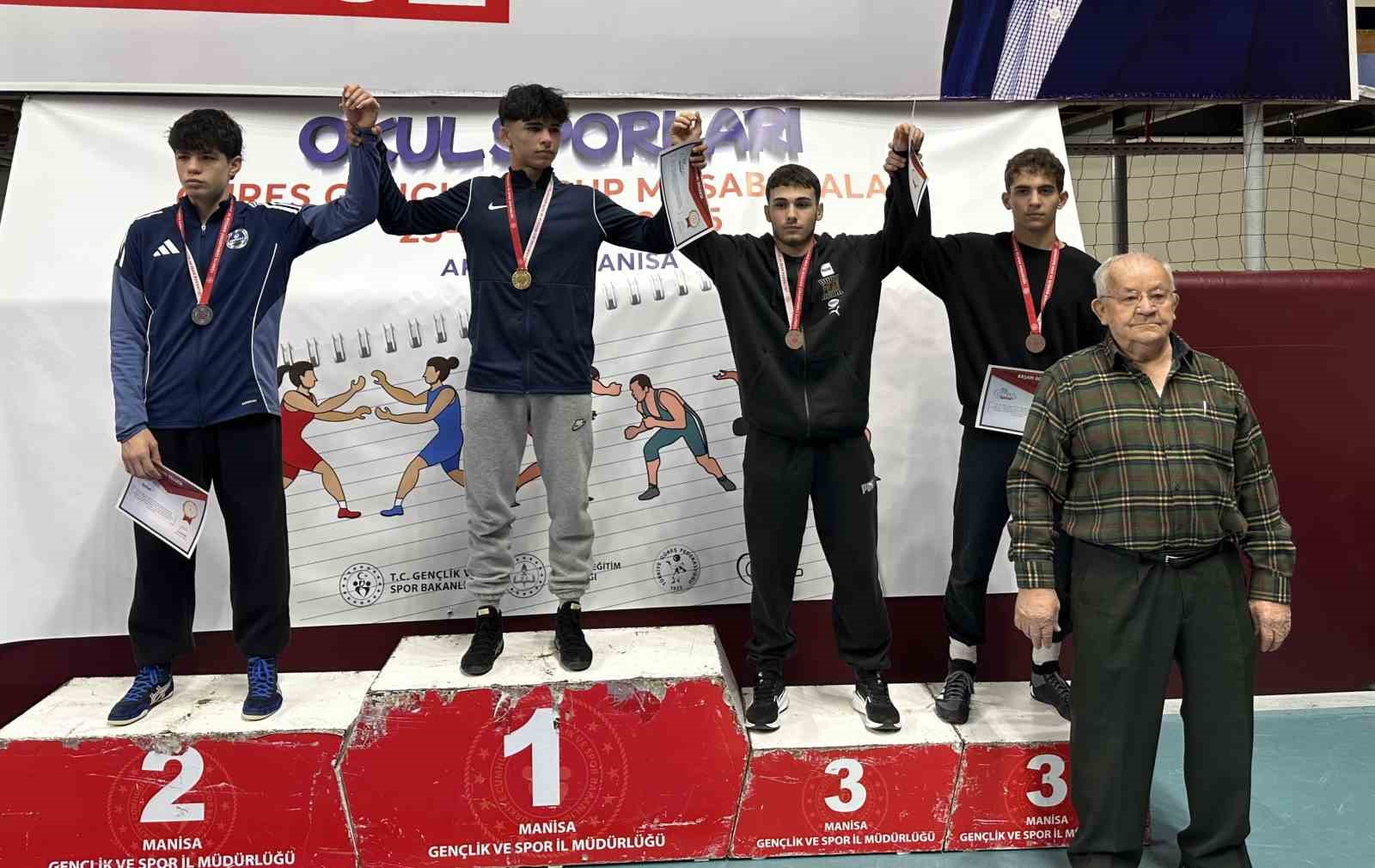 Genç güreşçiler Manisa’da mindere çıktı

