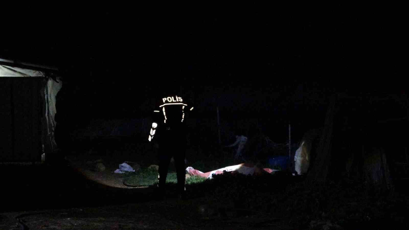 Genç kadın evde silahla göğsünden vurulmuş halde ölü bulundu
