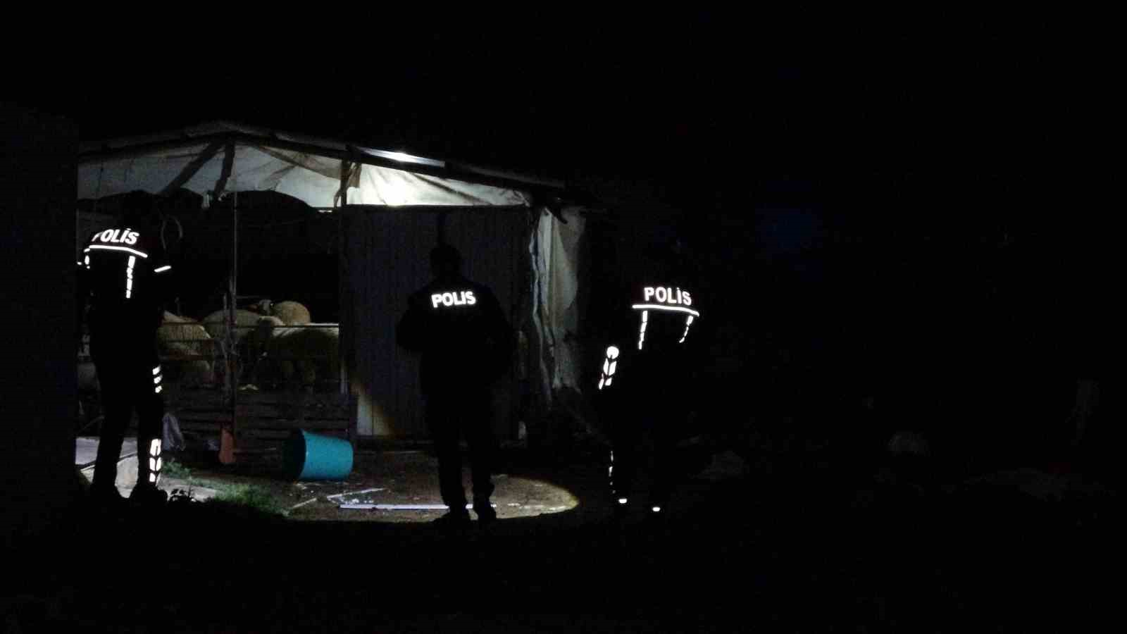 Genç kadın evde silahla göğsünden vurulmuş halde ölü bulundu
