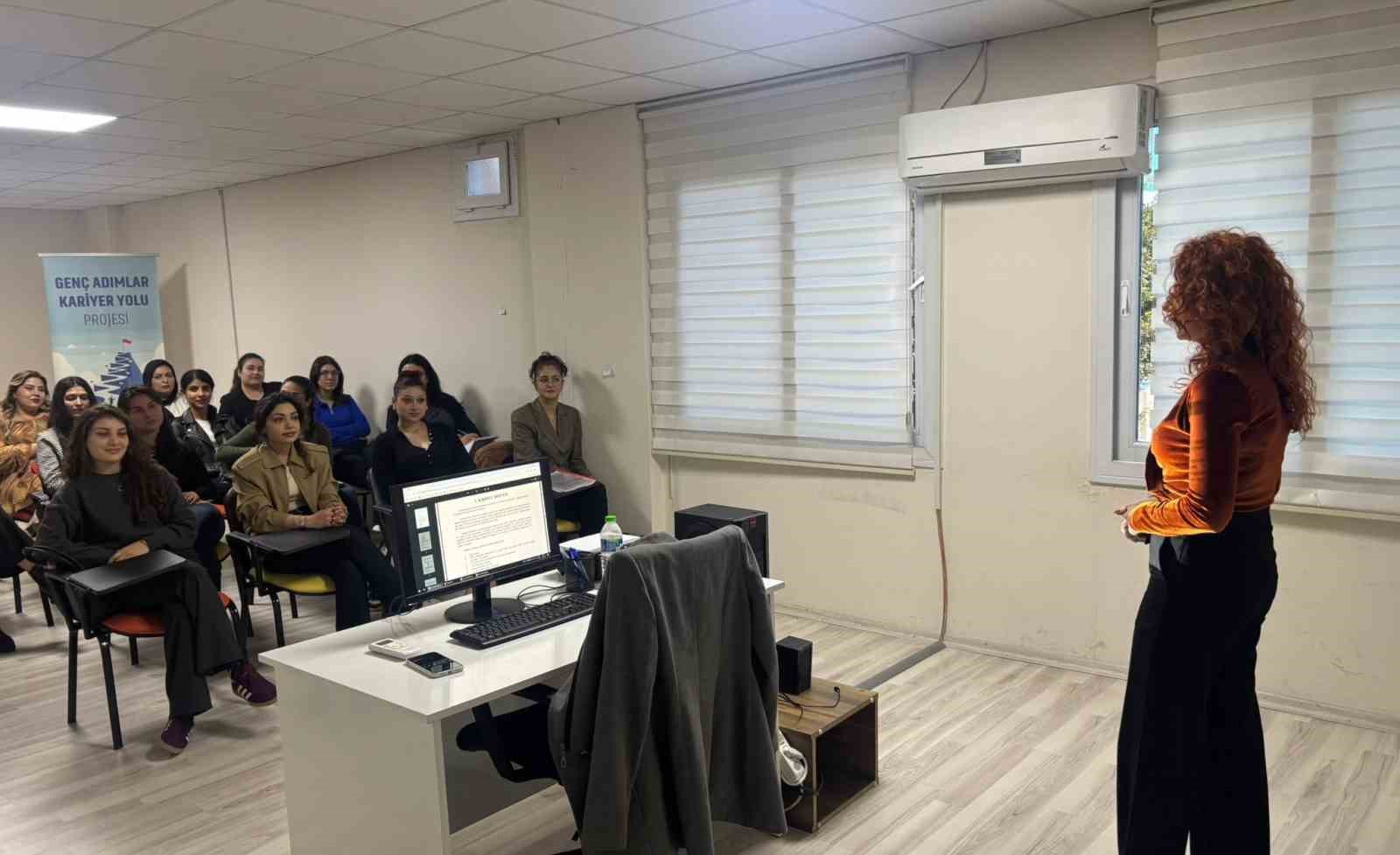 Genç kadınların istihdam yolculuğu başladı
