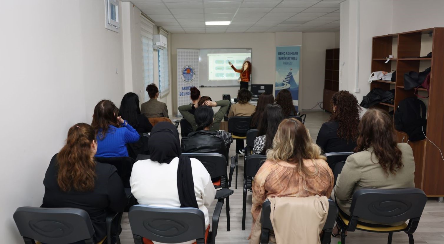 Genç kadınların istihdam yolculuğu başladı
