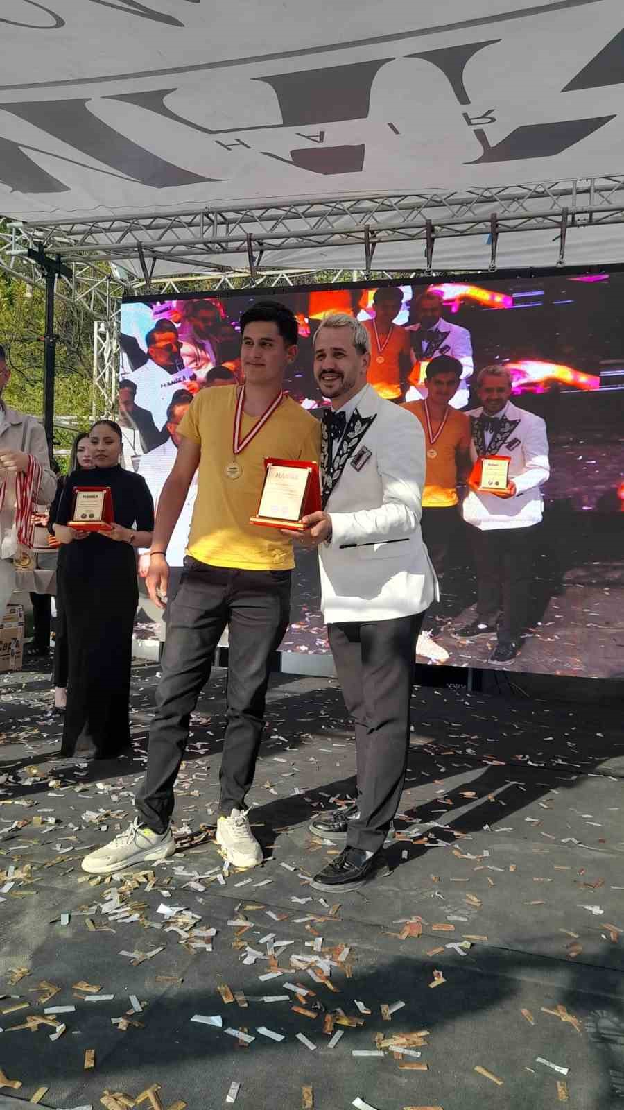 Genç kuaförden büyük başarı
