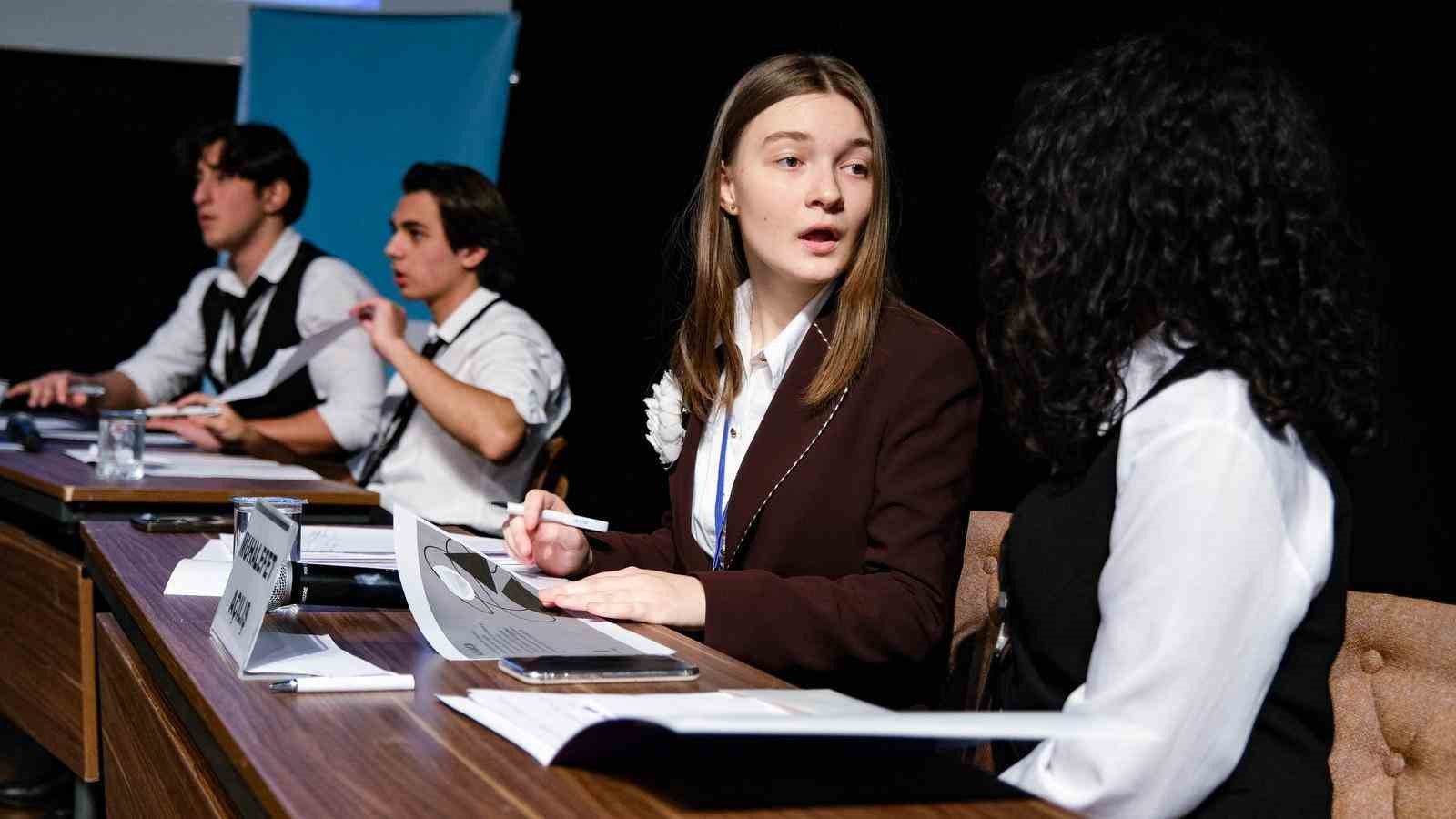 Genç münazırlar, "Bi’ diyeceğim var" dedi
