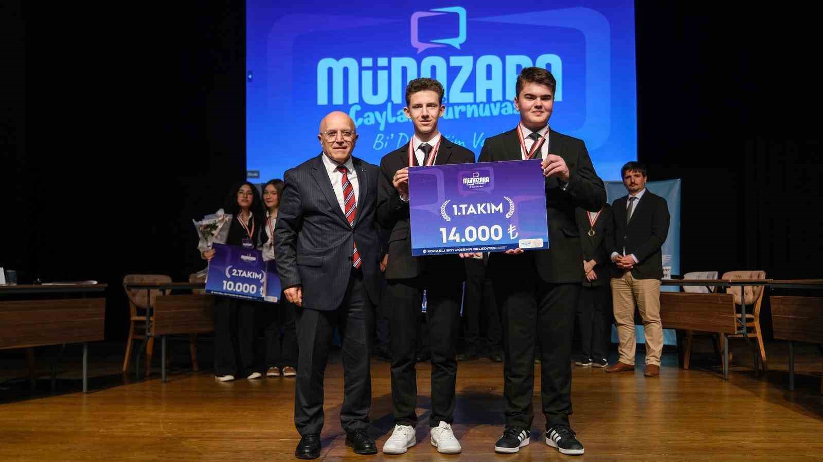 Genç münazırlar, "Bi’ diyeceğim var" dedi
