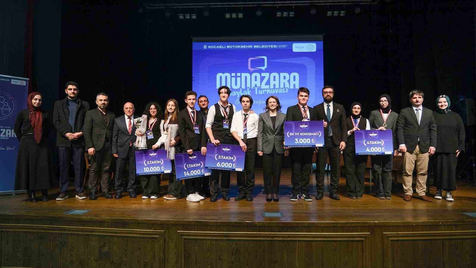 Genç münazırlar, "Bi’ diyeceğim var" dedi
