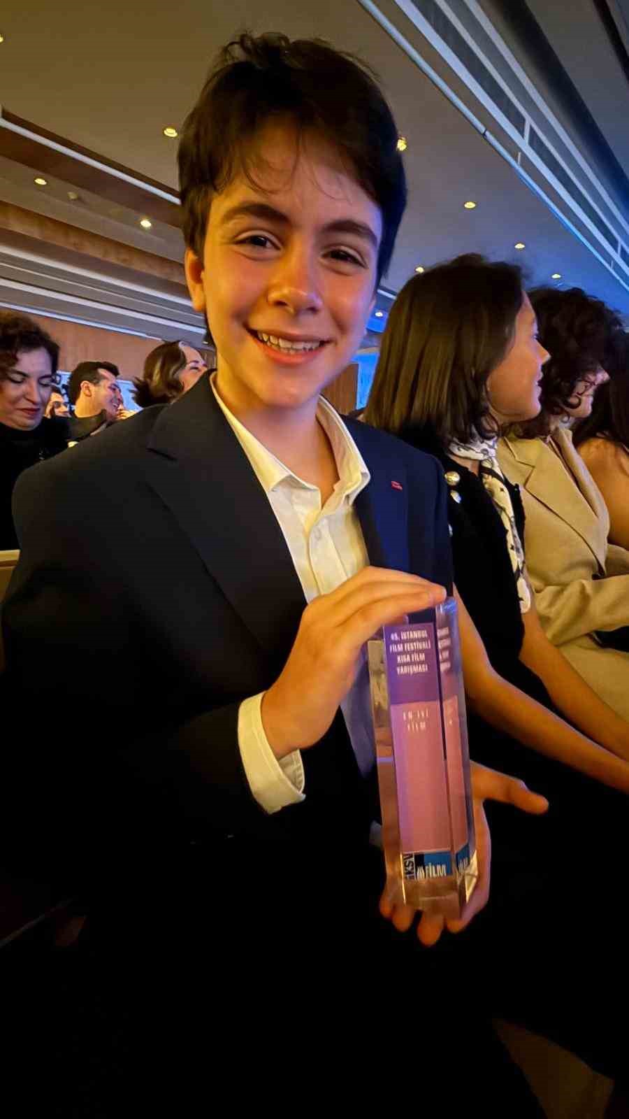 Genç oyuncu Mustafa Konak’ın başrolünde yer aldığı "Yerçekimi" ne ödül
