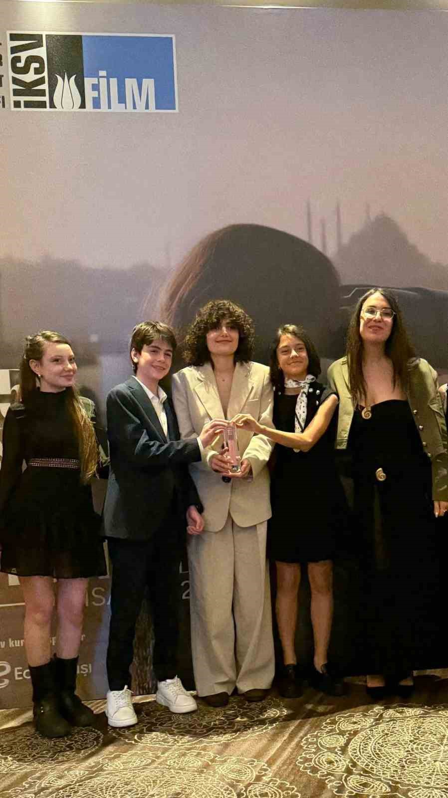 Genç oyuncu Mustafa Konak’ın başrolünde yer aldığı "Yerçekimi" ne ödül
