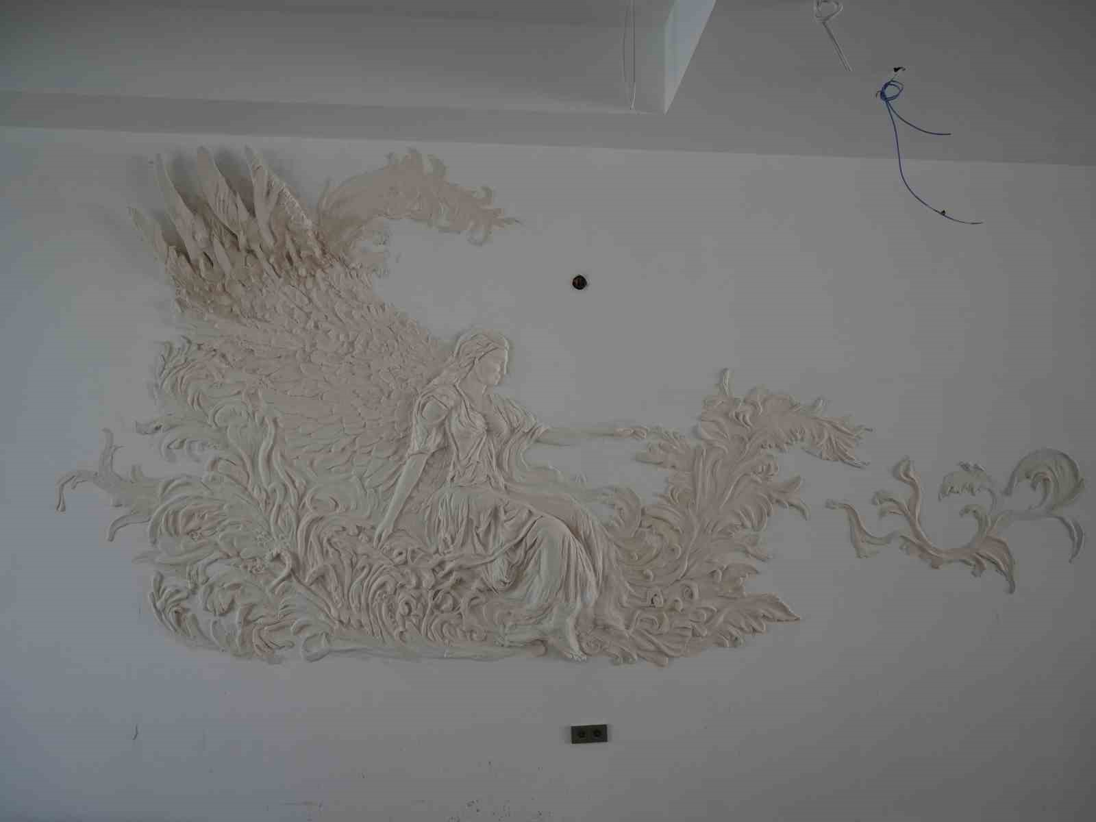 Genç sanatçı alçıyla duvarları resim tablosuna dönüştürüyor
Genç sanatçı alçıyla duvarları resim tablosuna dönüştürüyor