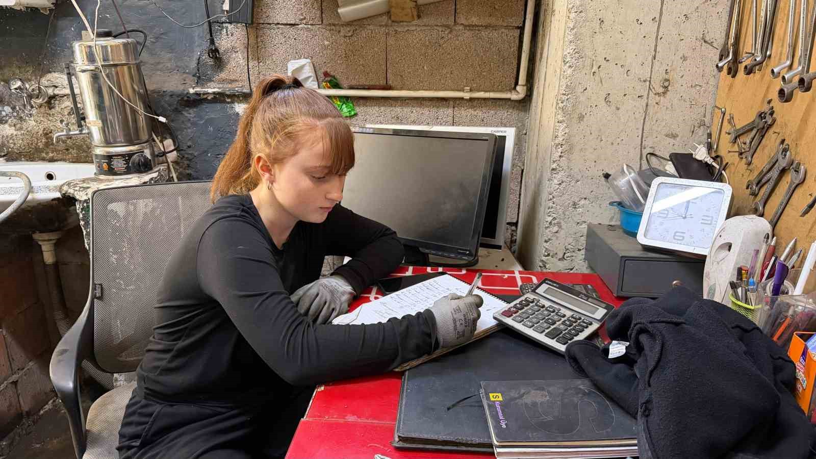 Genç sporcu geri dönüşüm atölyesinde geleceğini şekillendiriyor
