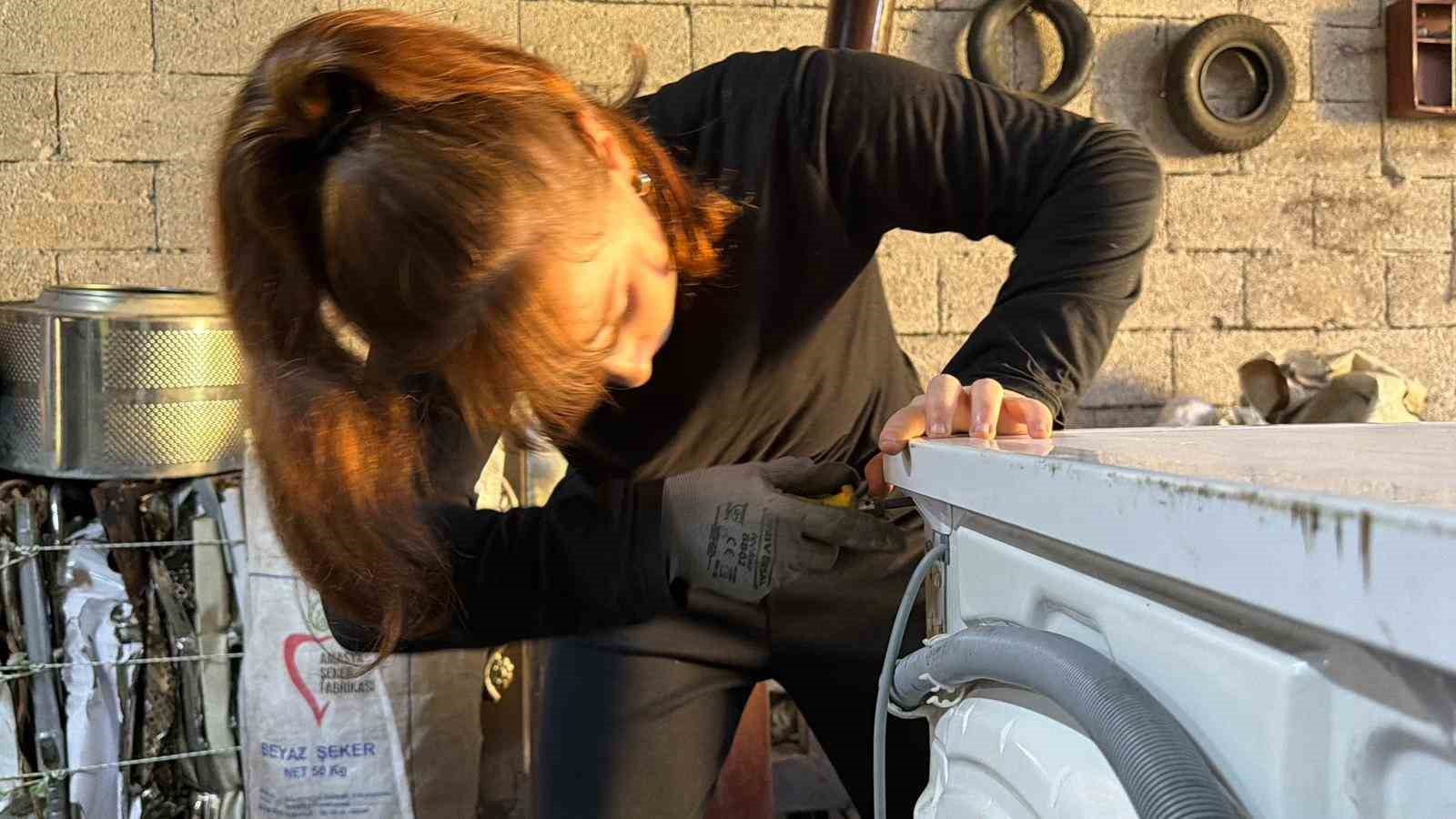 Genç sporcu geri dönüşüm atölyesinde geleceğini şekillendiriyor
