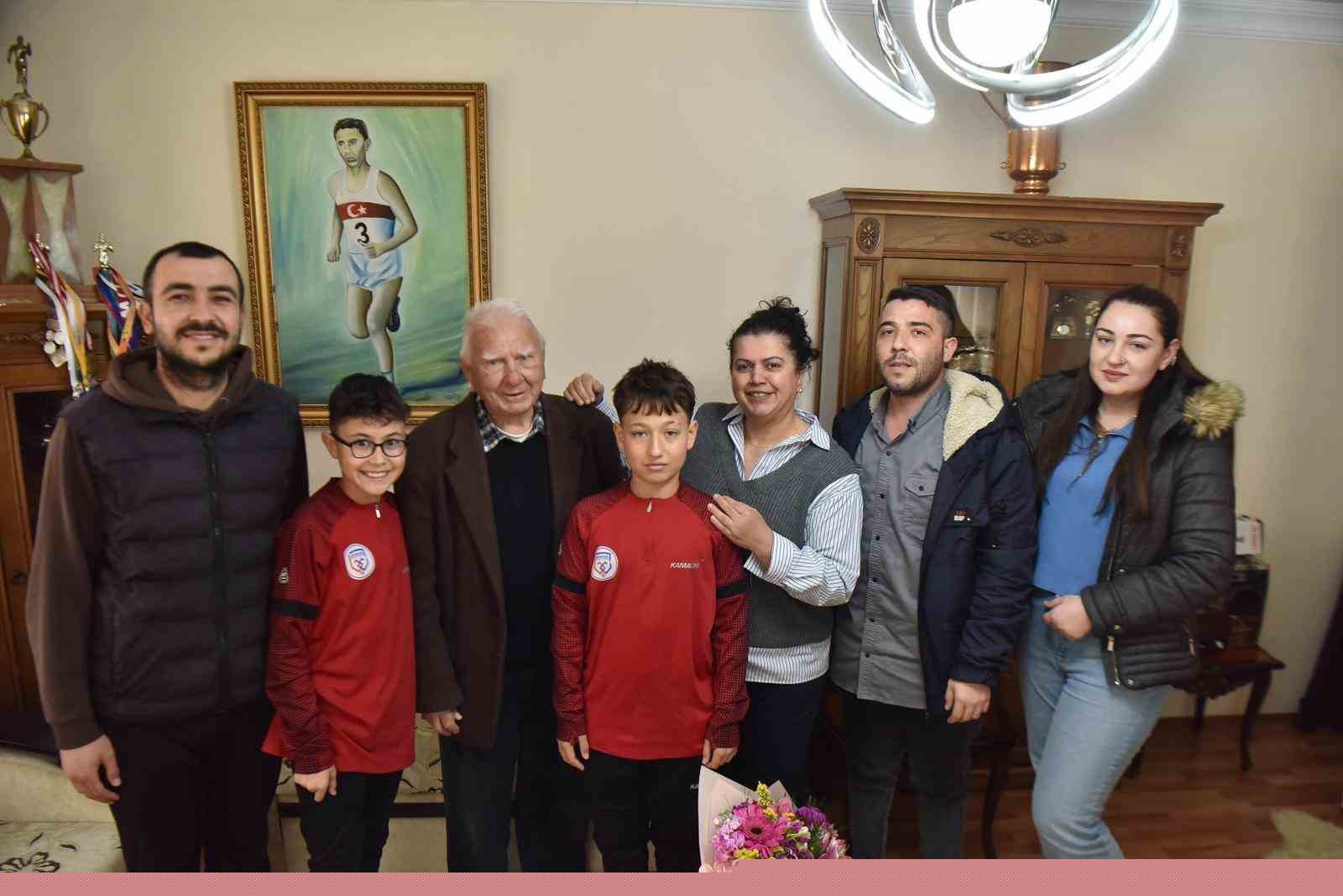 Genç Sporcular, Türk sporuna emek vermiş isimlerle buluştu
Genç Sporcular, Türk sporuna emek vermiş isimlerle buluştu