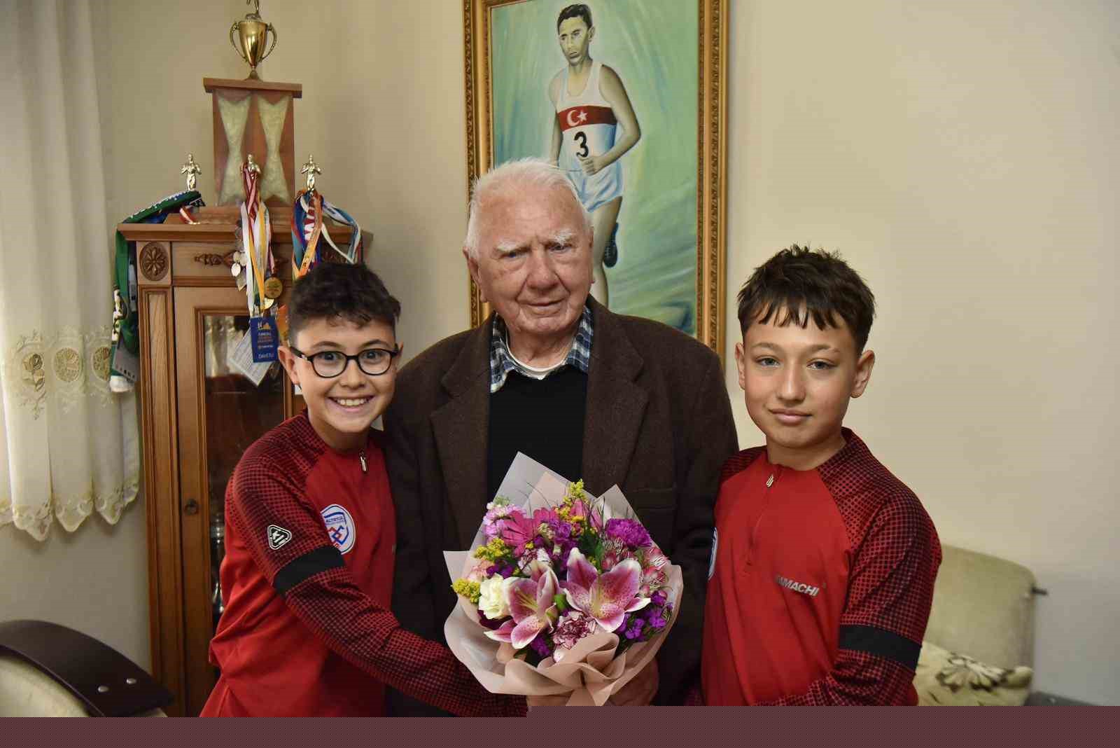 Genç Sporcular, Türk sporuna emek vermiş isimlerle buluştu
Genç Sporcular, Türk sporuna emek vermiş isimlerle buluştu