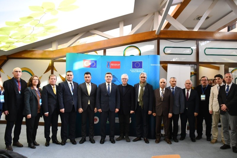 Genç yükümlülerin istihdamıyla ilgili proje Eskişehir ev sahipliğinde gerçekleştirildi
Genç yükümlülerin istihdamıyla ilgili proje Eskişehir ev sahipliğinde gerçekleştirildi