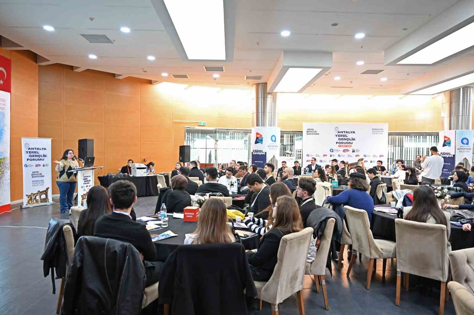 Gençler ‘Antalya Yerel Gençlik Forumu’nda buluştu
