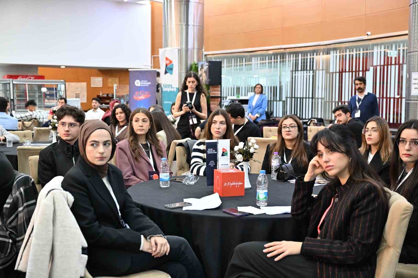 Gençler ‘Antalya Yerel Gençlik Forumu’nda buluştu
