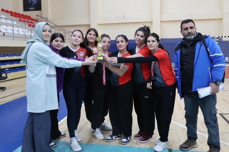 Gençler Badminton müsabakaları sona erdi
