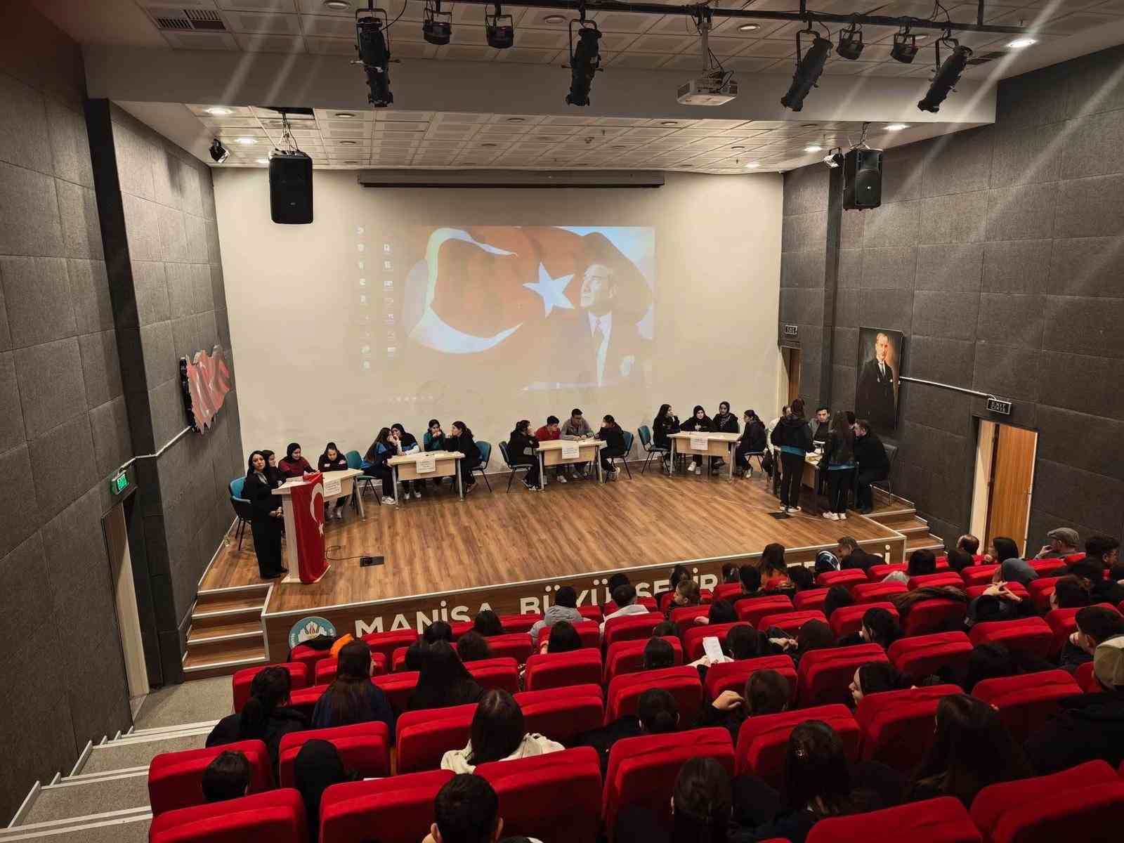 Gençler Mehmet Akif ve milli mücadele ruhuyla yarıştı
