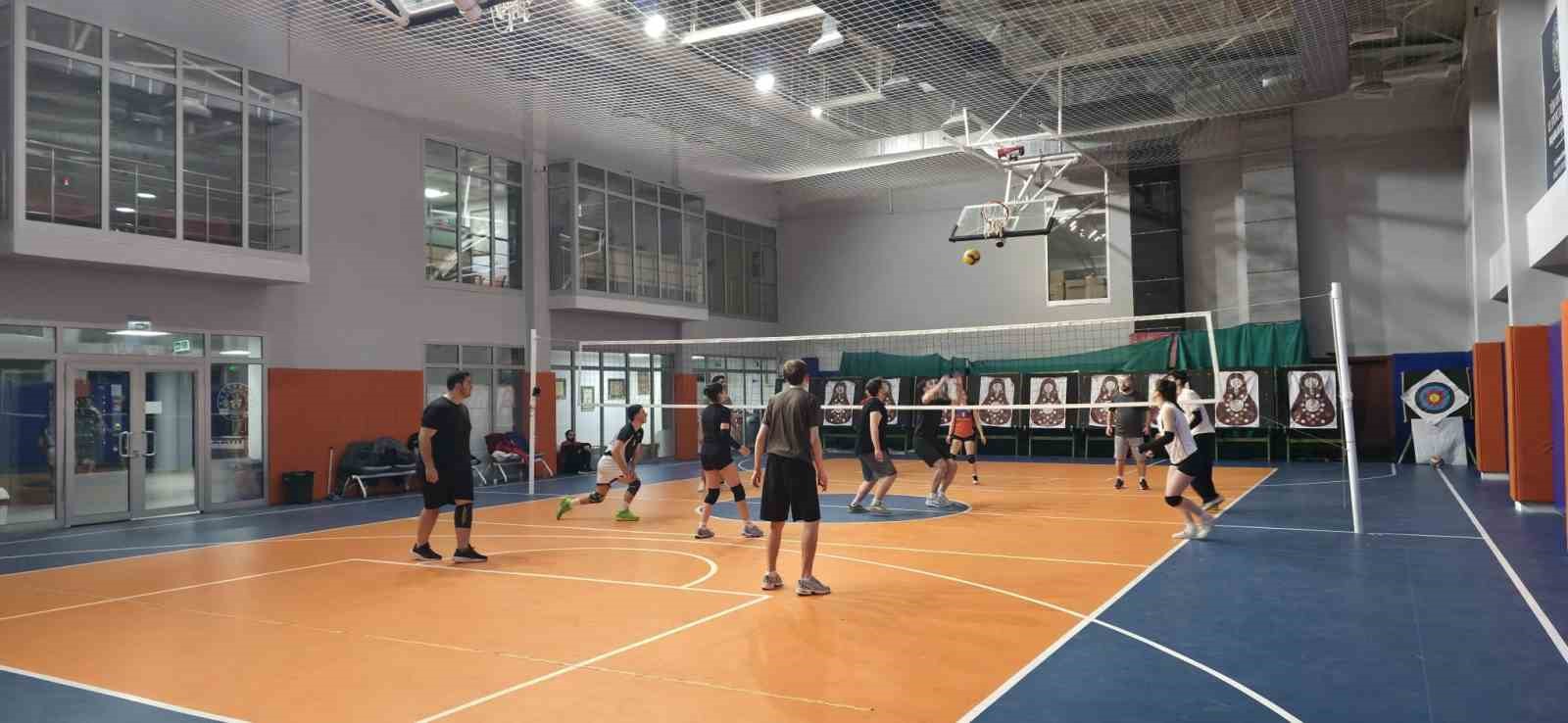 Gençler voleybol maçında buluştu
