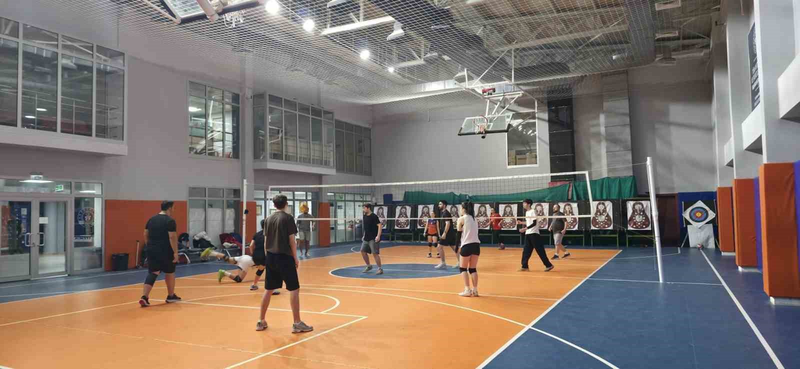 Gençler voleybol maçında buluştu

