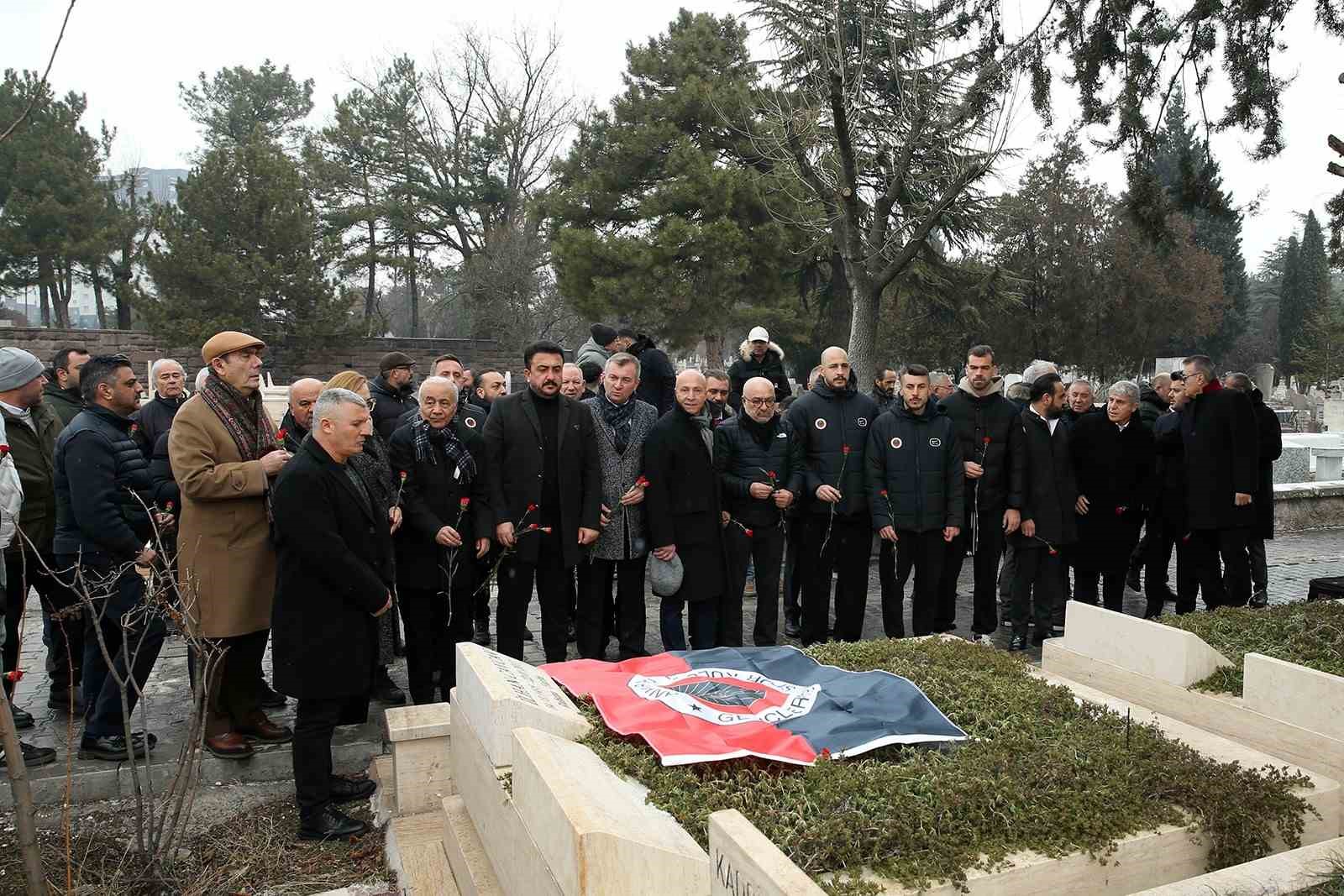 Gençlerbirliği Başkan Yardımcısı Ölmez: "İlhan Cavcav’ı ölümünün 9. yılında rahmetle anıyor, ruhunu şad ediyoruz"
