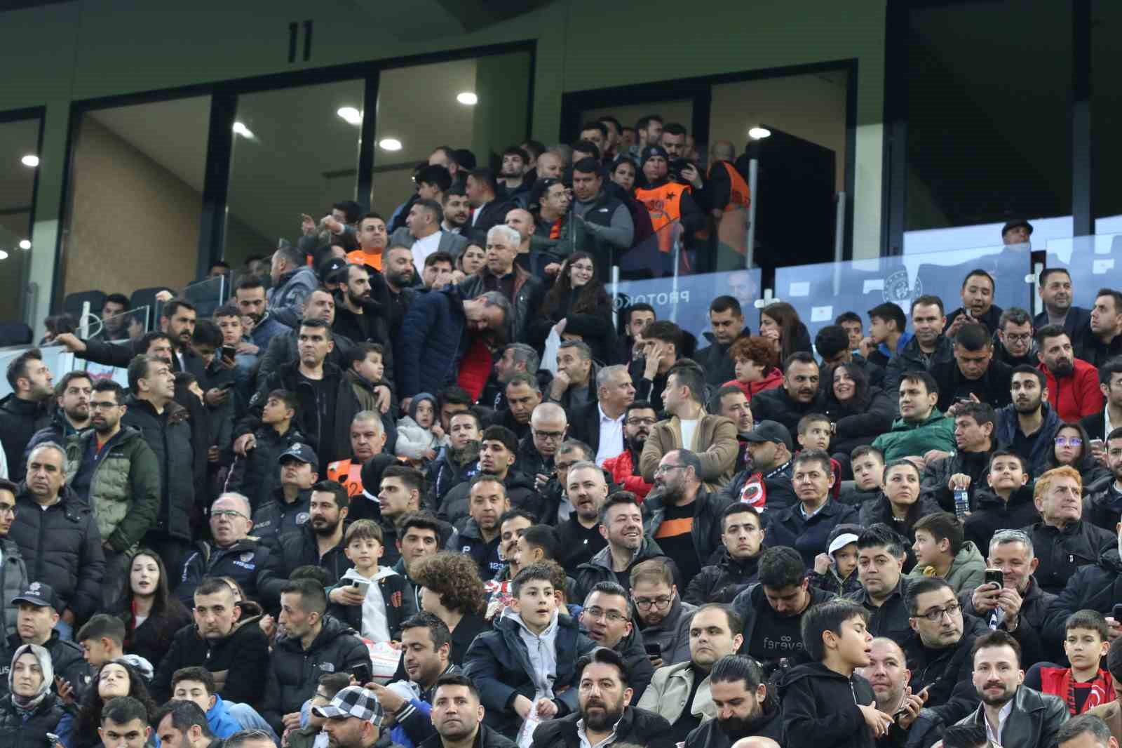 Gençlerbirliği - Galatasaray maçında VIP tribünde izdiham
