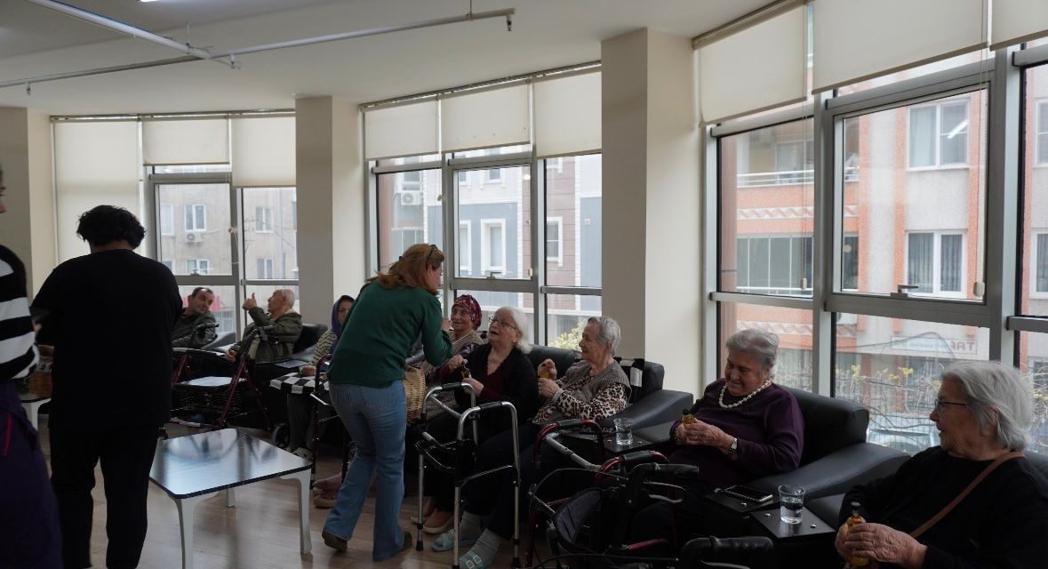 Gençlerden anlamlı ziyaret
