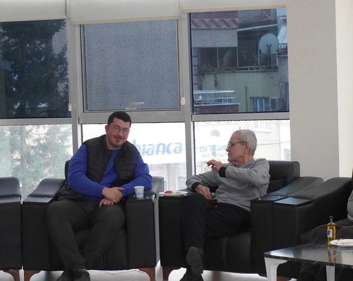 Gençlerden anlamlı ziyaret
