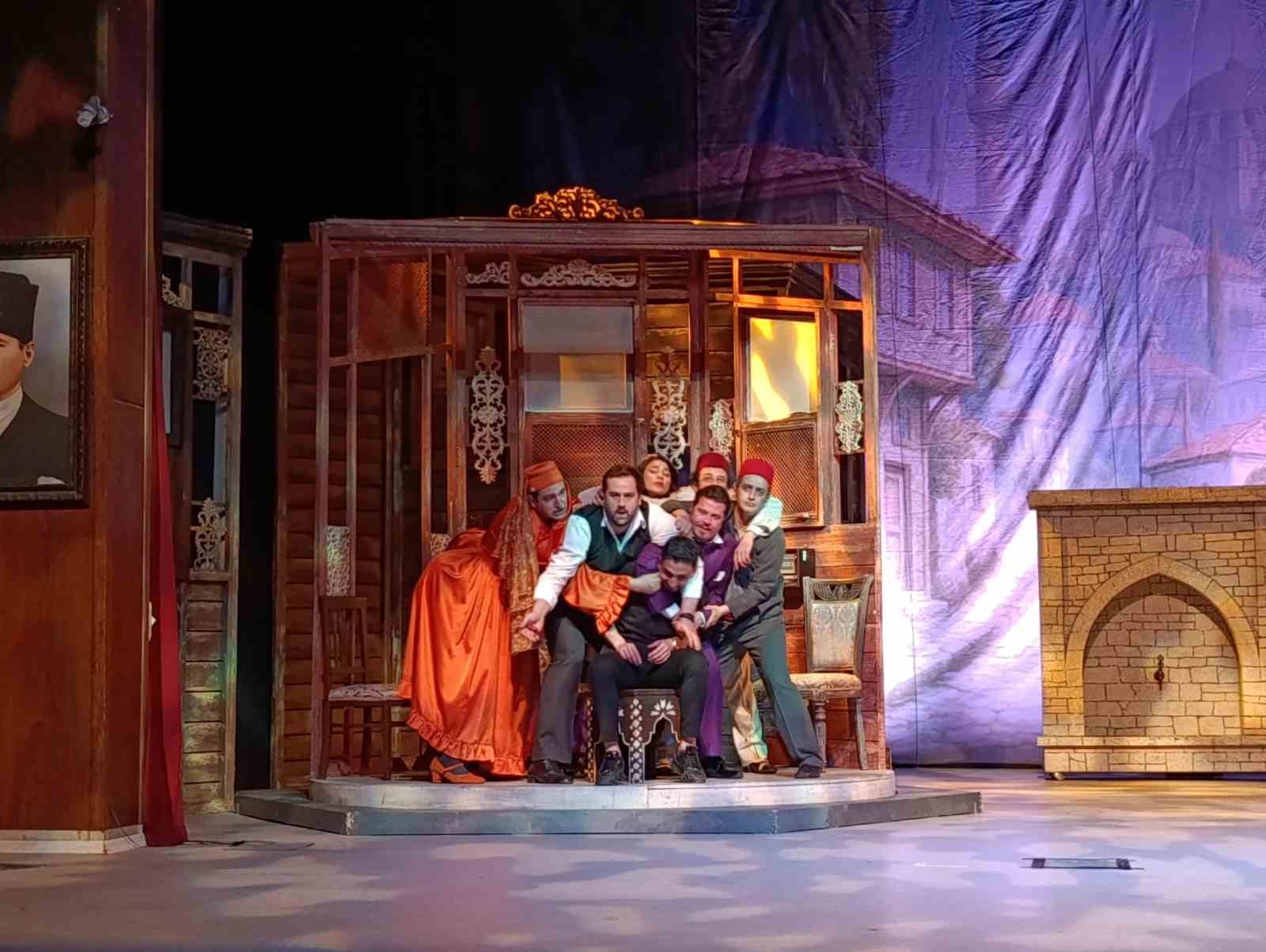 Gençlerin daveti karşılık buldu: Erzurum DT "Yalancının Mumu"nu üniversiteli gençlerle buluşturdu
