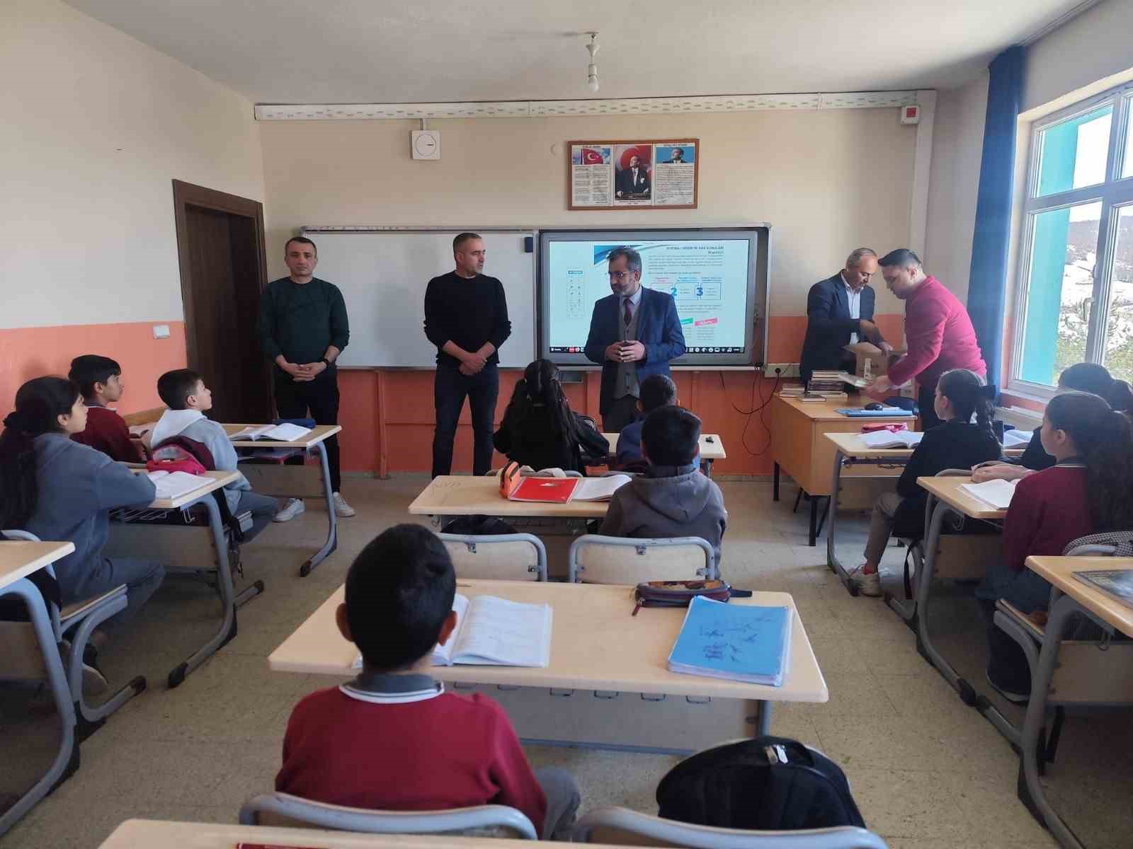 Gençlerin yolu Kur’an ile aydınlanıyor
