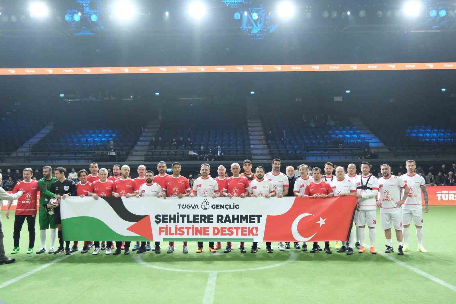 GençLig 2026 lansmanında ünlü isimlerin katılımıyla gösteri maçı düzenlendi
GençLig 2026 lansmanında ünlü isimlerin katılımıyla gösteri maçı düzenlendi