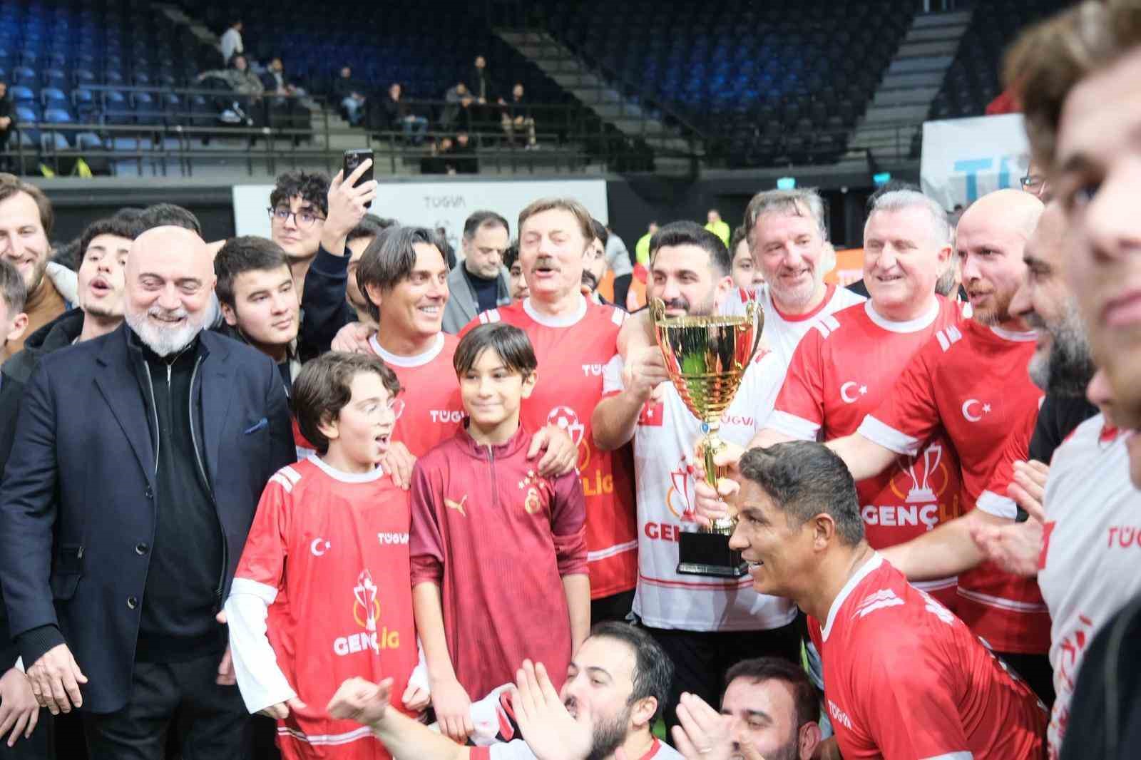 GençLig 2026 lansmanında ünlü isimlerin katılımıyla gösteri maçı düzenlendi
GençLig 2026 lansmanında ünlü isimlerin katılımıyla gösteri maçı düzenlendi